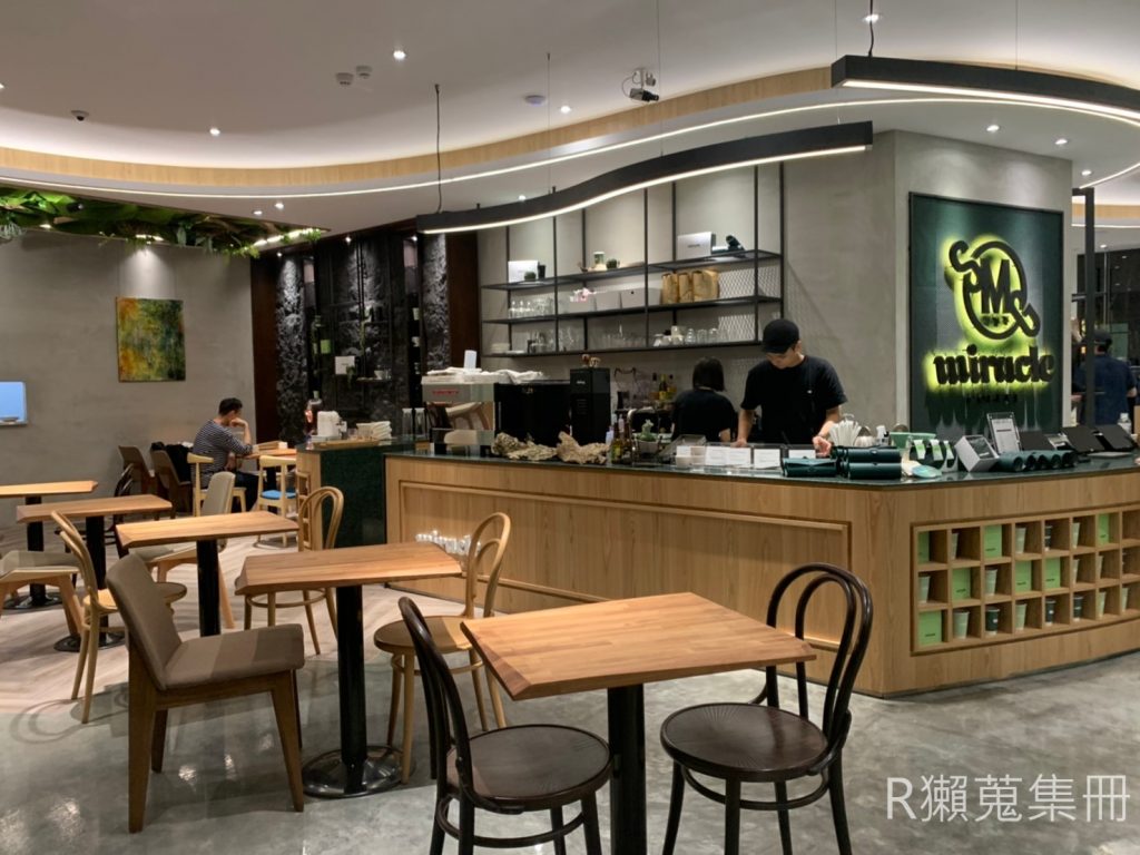 Miracle Coffee  東區 座位